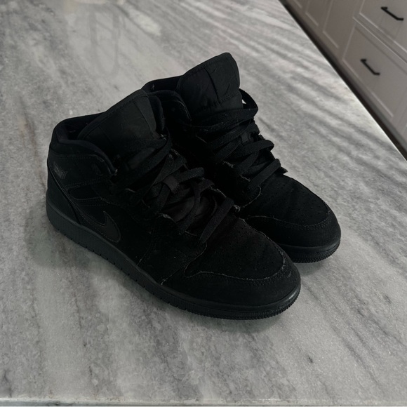 Nike Air Jordan 1 Mid GS “Triple Black” (554725-056) Size 6Y - Picture 3 of 9